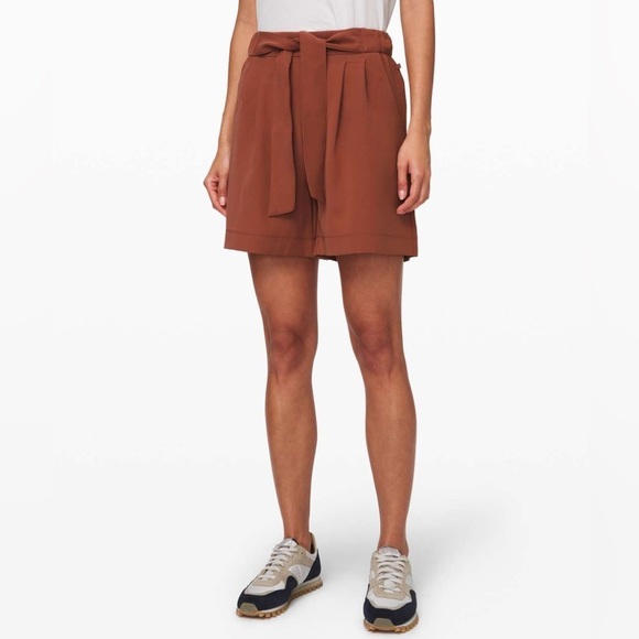 Lululemon Noir Short 5.5" | Size 4 Rustic  Clay - Picture 1 of 7